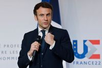Frankrikes president Emmanuel Macron går framåt i opinionsmätningarna inför presidentvalet i april.