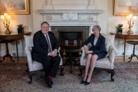 USA:s utrikesminister Mike Pompeo och Storbritanniens premiärminister Theresa May är oense om hanteringen av Huawei.