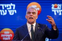 Den israeliske oppositionsledaren Yair Lapid leder mittenpartiet Yesh Atid. Han har fått i uppdrag av presidenten att försöka bilda en regering.