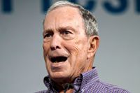 Demokraten Michael Bloomberg överväger att kandidera i presidentvalet. 