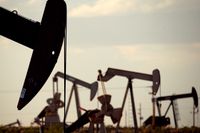 Oljepumpar är en vanlig syn i de områden där oljeutvinning sker, här på ett fält nära Lovington i USA.