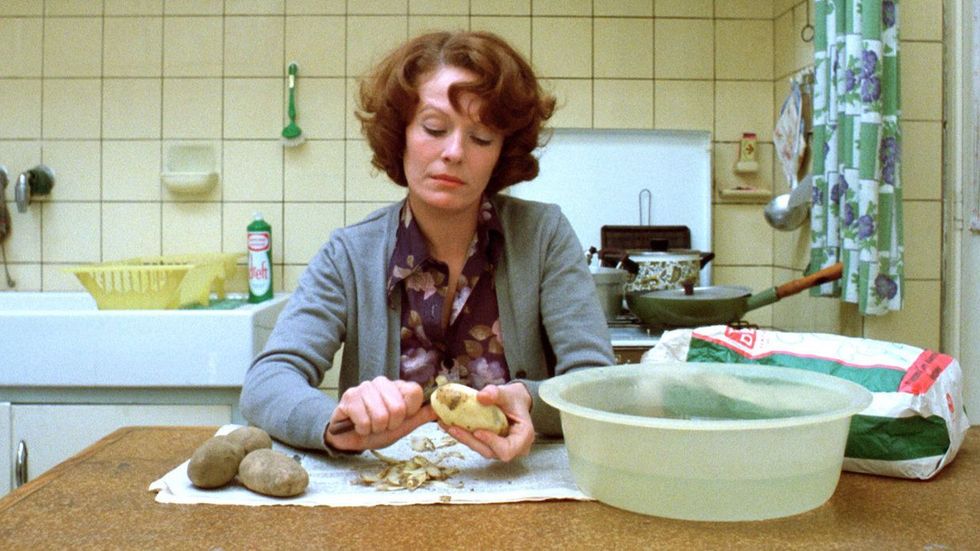 Delphine Seyrig i titelrollen i ”Jeanne Dielman, 23, quai du Commerce, 1080 Bruxelles” (1975).