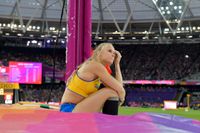 Michaela Meijer rev ut sig i stavhopps kvalet under friidrotts-VM i Londons Olympiastadion.