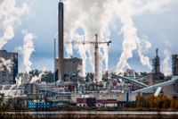 Sverige har som första land i världen satt klimatmål för att sänka utsläpp från konsumtionen. I det ingår även utsläpp som svenskar orsakar utomlands, till exempel på resor eller genom import av olika varor och tjänster. Arkivbild.