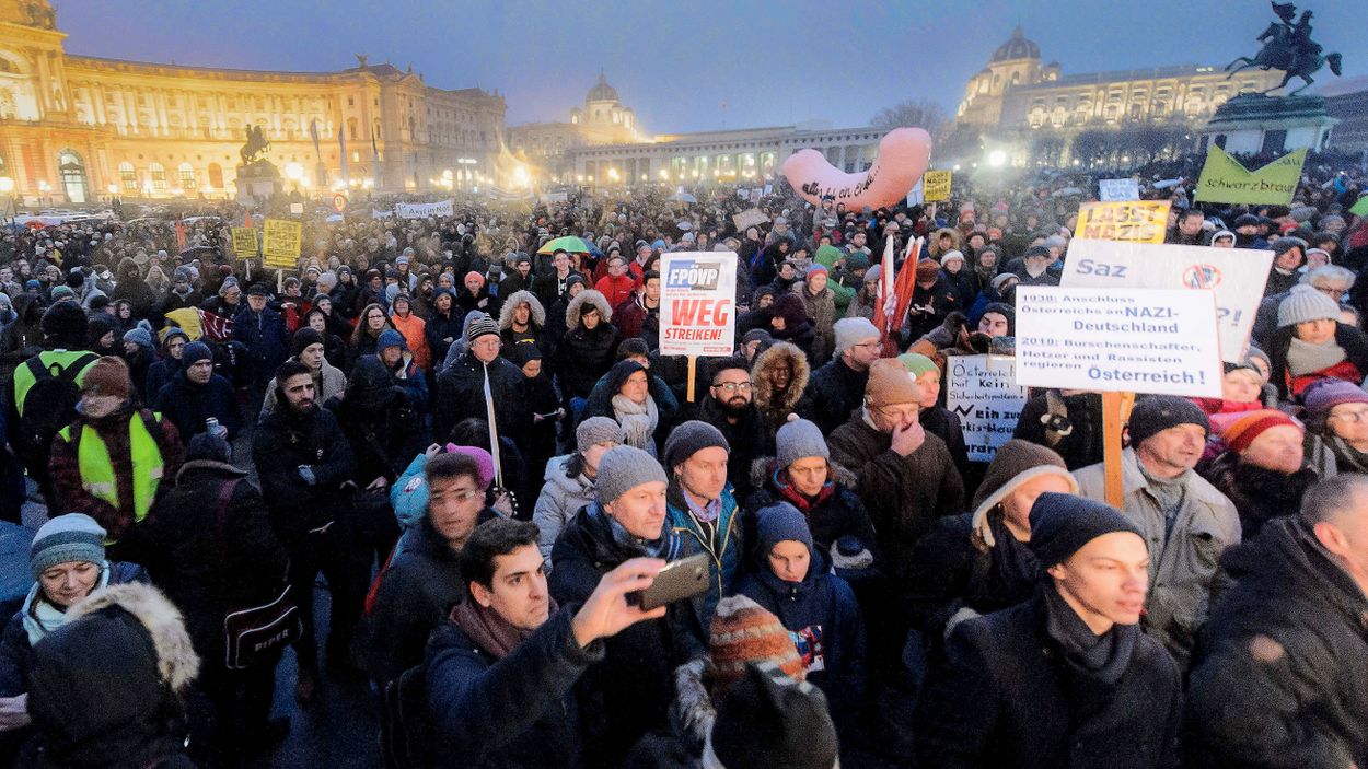 Demonstrationer på  Heldenplatz i Wien i januari i år.