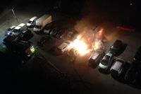 Tre bilar brann i natt på en parkering i Bagarmossen.