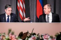 Sergej Lavrov och Antony Blinken under OSSE-mötet.