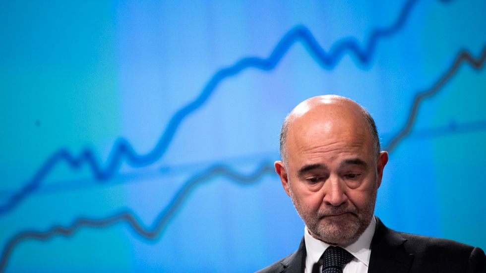 EU:s finanskommissionär Pierre Moscovici siar om tuffare tider.