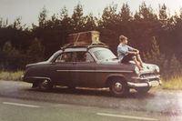 Björn Wållberg och hustrun Lisbeths första bil var en Opel Kapitän, här fotograferad på väg hem efter en långresa på kontinenten. 