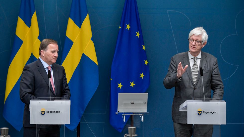 Statsminister Stefan Löfven (S) och Folkhälsomyndighetens generaldirektör Johan Carlson på en pressträff.