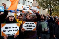 Protester i Ankara efter arresteringen av journalister från tidningen Cumhuriyeti oktober 2016.