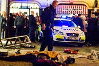 En man död efter explosion i centrala Stockholm. Bilden tagen på Bryggargatan.