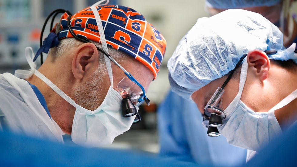 Operation av pankreascancer vid Jacobs Medical Center, San Diego, USA. 