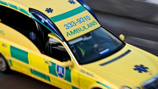 Flera partier ger tummen upp för Moderaternas förslag om om kroppskameror och skyddsvästar för ambulanspersonal i Stockholms läns landsting.