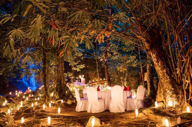 Maxad djungelromantik i thailändska nationalparken Khao Lak Lam Ru.