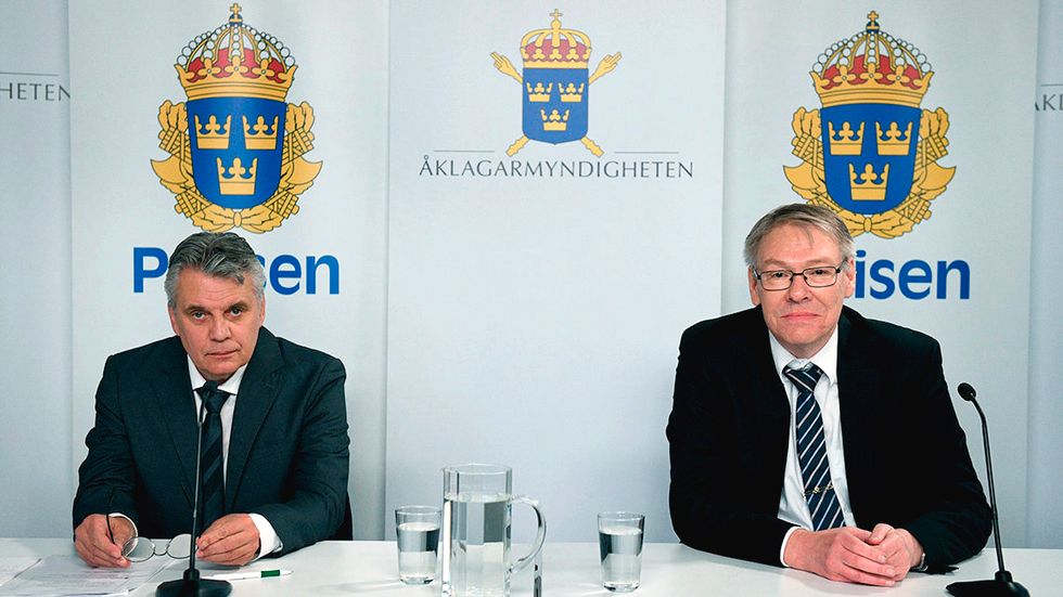 Spaningsledare Hans Melander och åklagare Krister Petersson under pressträffen om Palmeutredningen. 