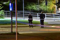 Polisavspärrningar i Nyköping, där en 21-årig man sköts ihjäl på torsdagskvällen.
