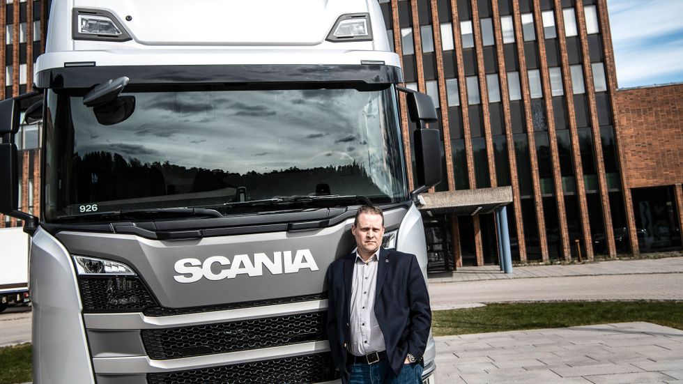 Anders Williamsson, chef för Scanias Industriella verksamhet, lägger en miljard kronor på en ny testbana.