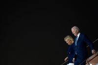 USA:s president Joe Biden och hans fru Jill Biden anländer till brittiska Cornwall, under resan kommer han att offentliggöra beskedet om USA:s stora vaccindonation.