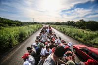 Flyktingar på ett lastbilsflak i Mexiko.