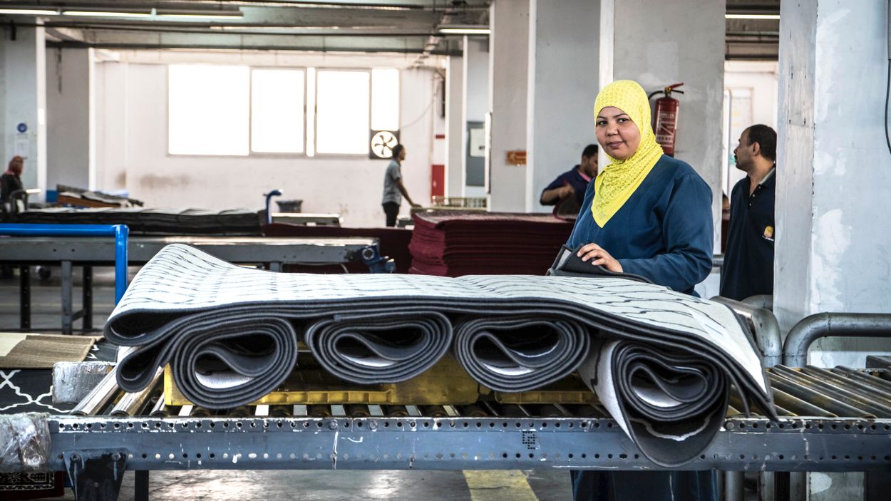 Merparten av Ikeas textilmattor tillverkas i Egypten, i Oriental Weavers fabriker utanför Kairo.