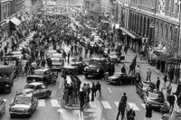 Sverige går över från vänster- till högertrafik år 1967.