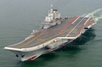 Kinas första hangarfartyg på en testfärd. Enligt rådgivare till den amerikanska kongressen kommer Kinesiska flottan - som förutom det ryskbyggda hangarfartyget Liaoning, som moderniserats i Kina, består av nya jagare och utbåtar - att vara den största i västra Stilla havet efter 2020.