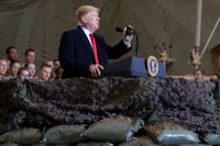 Trump hyllade de amerikanska soldaterna på plats i Kabul.