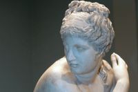 Om vi låtsas att antiken aldrig hade funnits skulle vi haft ett annat samhälle, skriver författaren. På bilden del av Afrodite-staty. 