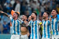 Argentina firar efter segern mot Kroatien. 