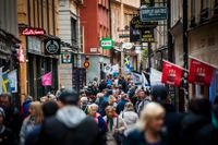 Turister i Gamla stan i Stockholm. Visita, som organiserar den svenska besöksnäringen, tror att uthyrningssajter som Airbnb gör att en ny typ av turister kommer till Sverige, besökare som inte brukar bo på hotell.