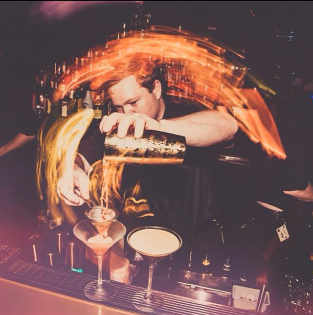 När bartendern Joel Heffernan på Club 23 i Melbourne skapade drinken Winston slog han Guinness-världsrekord.