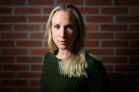 Nina Jelver, säkerhetsansvarig på Svensk Handel har besökt Stockholms lyxbutiker för att tala om kontanter, säkerhet och gängkriminalitet.