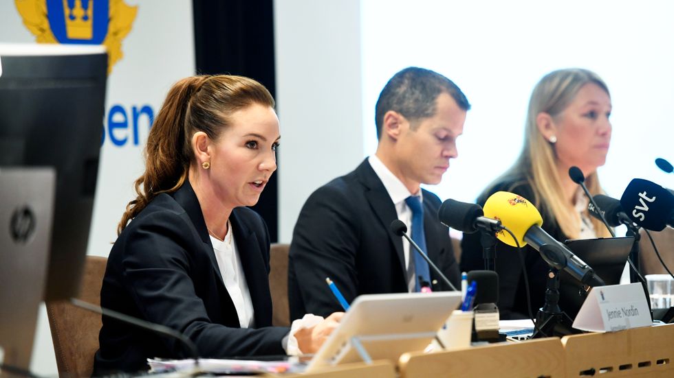 Jennie Nordin, kammaråklagare, Anders Todai, kammaråklagare, och Jonna Aasam Prokop, utredningsledare, under Åklagarmyndugetens pressträff i Polishuset i Stockholm.