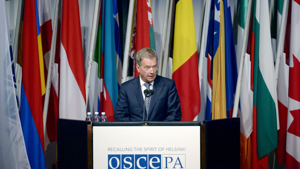Finlands president talar på den OSSE-konferens som skapat en konflikt med Ryssland