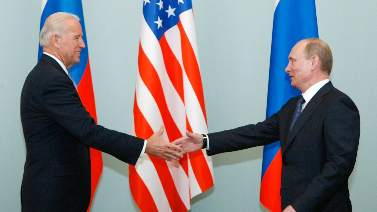 USA:s dåvarande vicepresident Biden möter Rysslands president Putin i Moskva 2011.