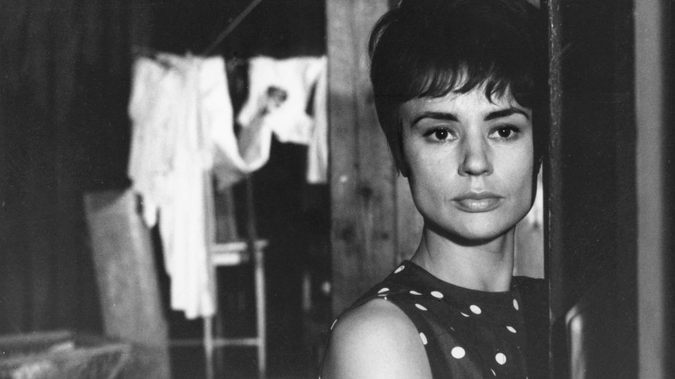 Harriet Andersson i rollen som journalisten Kajsa Håkansson i filmen "För vänskaps skull" från 1965. Arkivbild.