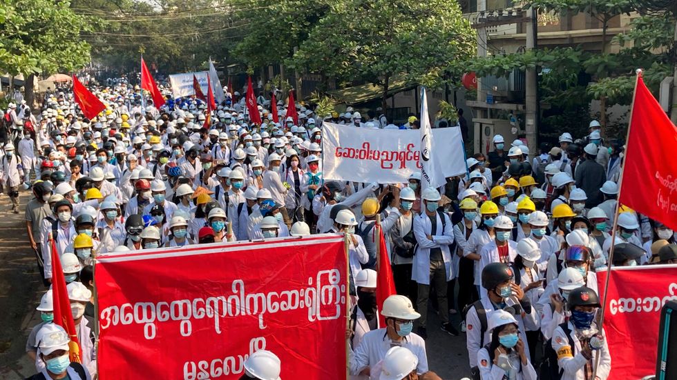 Demonstration i Myanmars näst största stad Mandalay på söndagen.