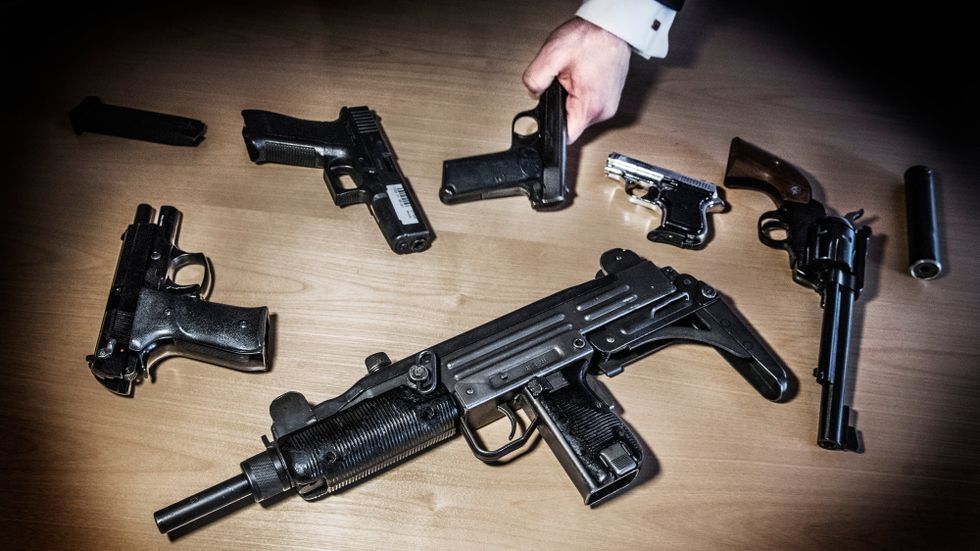 Många av de vapen som används av kriminella kommer via den svenska landsbygden.