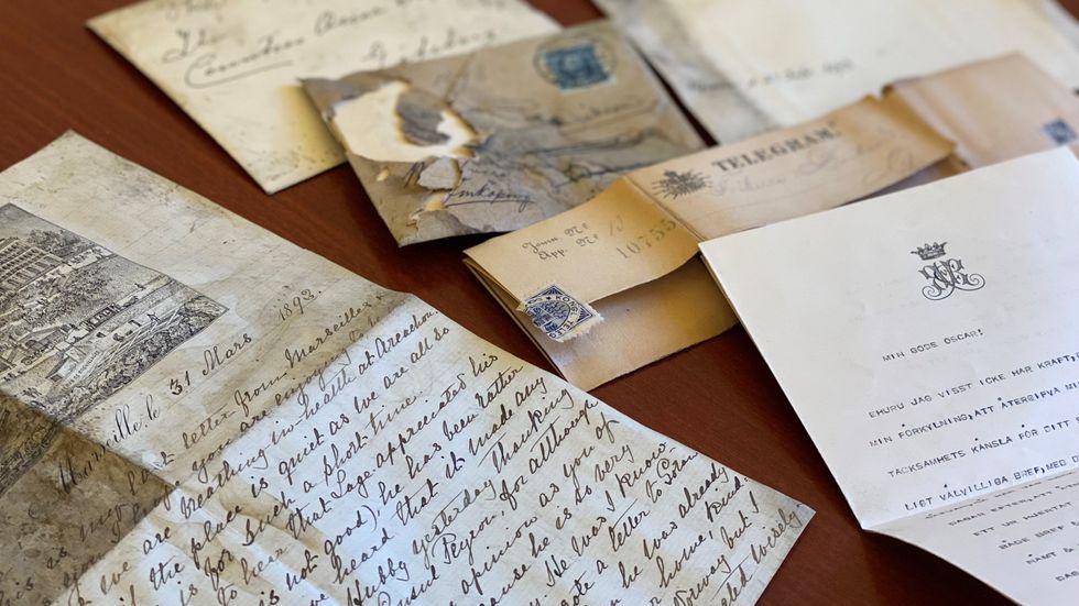 Omkring 100 brev, de flesta från 1890-talet, hittades på vinden vid renoveringen av en paradvilla i Göteborg.