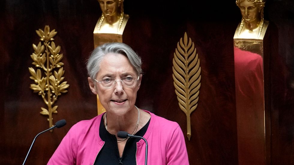 I sitt första tal i parlamentet öppnade Frankrikes premiärminister Élisabeth Bornes för att förstatliga energijätten EDF.