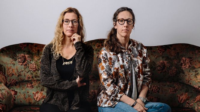 Johanna Lindqvist och Emma Lindqvist är initiativtagare till journalistuppropet #deadline. 