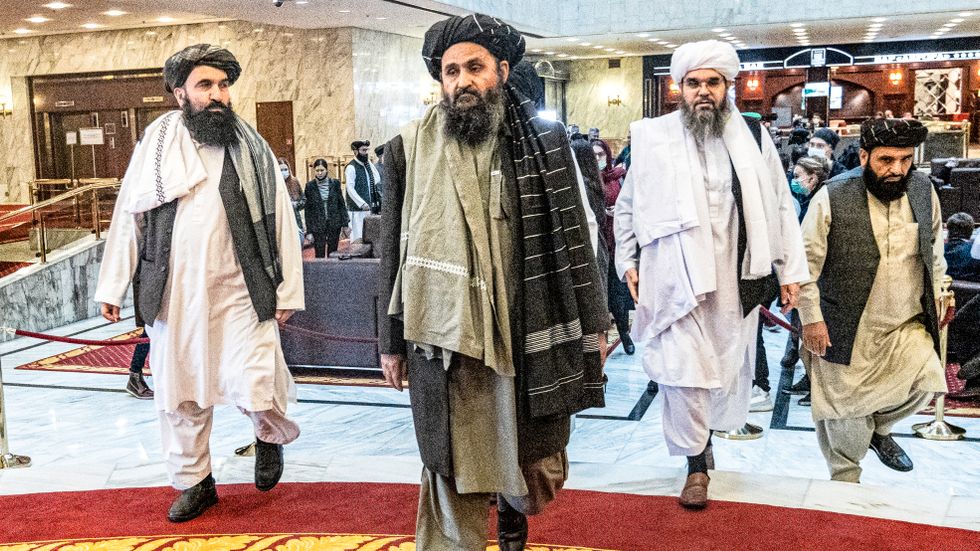 Talibanernas politiske ledare Abdul Ghani Baradar förhandlade fram avtalet med USA i Qatar. I veckan ryktades han ha blivit ihjälskjuten av en annan talibanledare.