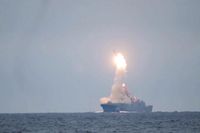 Ryssland provsköt en likadan kryssningsrobot från en fregatt i oktober 2020. Arkivbild.