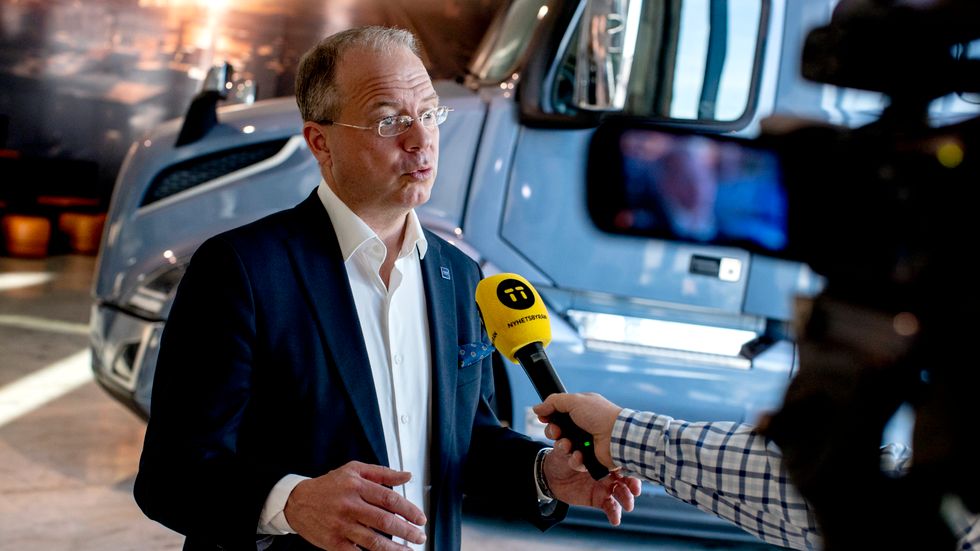 Martin Lundstedt, som här intervjuas på Volvos huvudkontor i Göteborg, ger ingen prognos om det ekonomiska utfallet för 2020 i den pågående krisen. Klokt, tycker analytiker som håller med om att läget är mycket svårbedömt.
