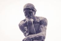 ”Tänkaren” av Auguste Rodin. ”Det är otroligt vilka dumma åsikter man tillfälligt kan anamma om man tänker alltför länge på egen hand”, påpekade John Maynard Keynes. 