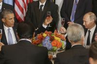 Bildbeviset: Barack Obama och Vladimir skålade med varandra.