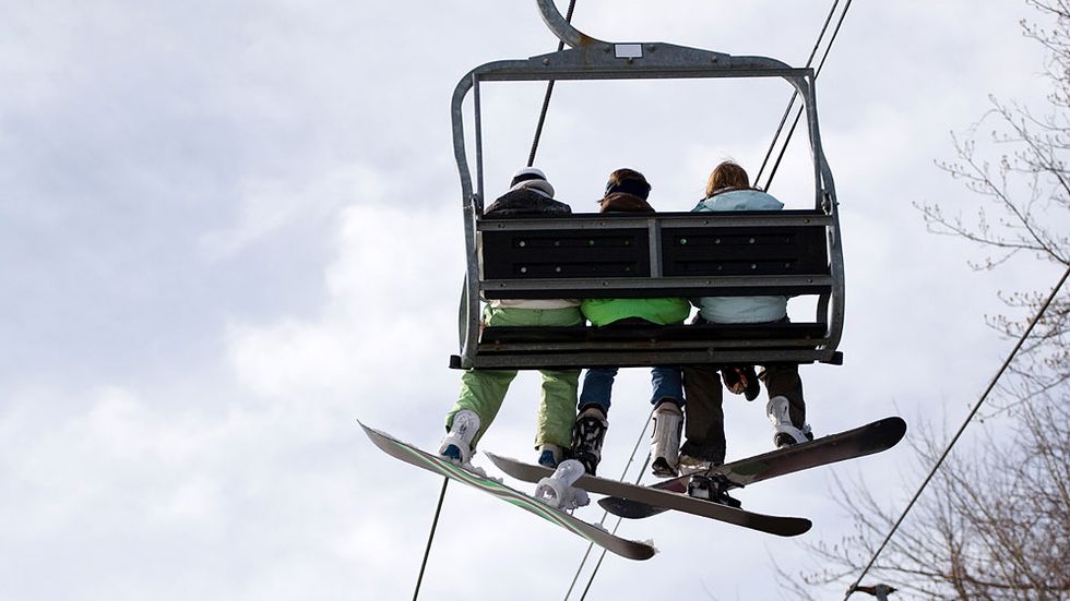 Vill du slippa allt folk i de stora skidanläggningarna? Sverige har många alternativ på mindre skidorter.