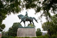 Statyn över sydstatsgeneralen Robert E Lee i Charlottesville.
