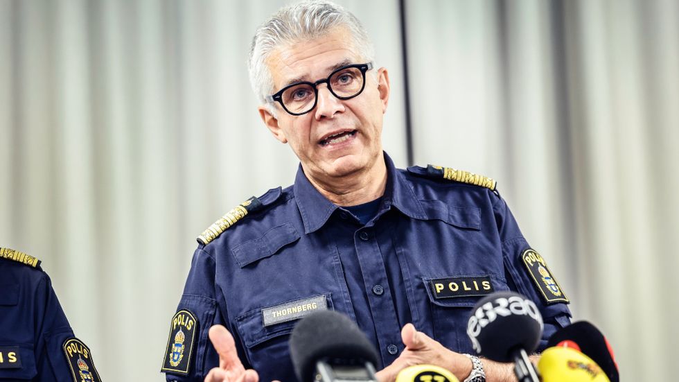 Rikspolischef Anders Thornberg påtalade vid fredagens presskonferens att man häktat 300 personer i år för grova vapenbrott.